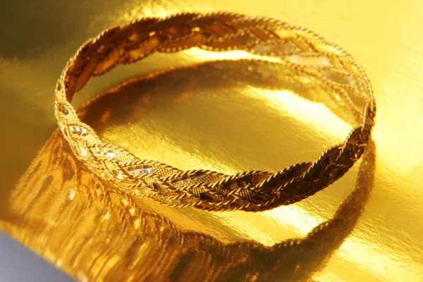 Pulseira de ouro — Fotografia de Stock