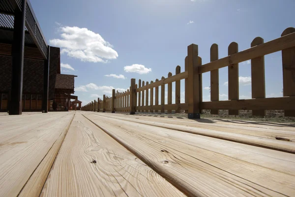 Dřevěný plot, podlahy, altán — Stock fotografie