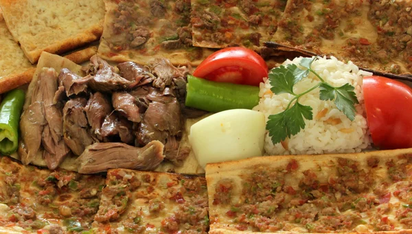 Kebab e pizza turca — Foto Stock