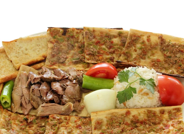 Кебаб и турецкая пицца — стоковое фото