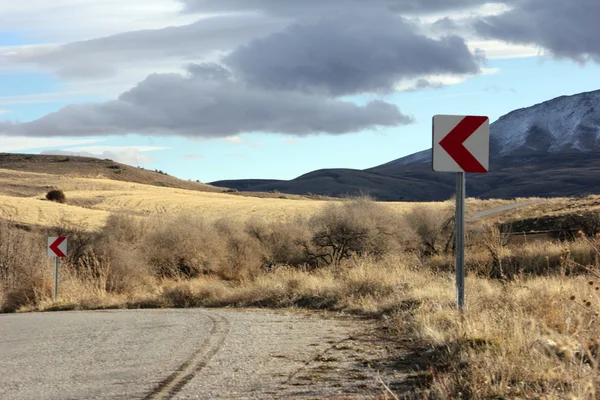 Trafikskyltar och natur — Stockfoto