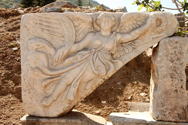 Каменная резьба греческой богини Ники, Эфес — стоковое фото
