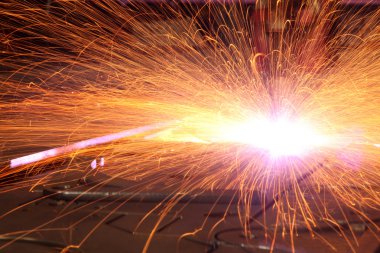 Kaynak kıvılcım Cnc makine yaptı 