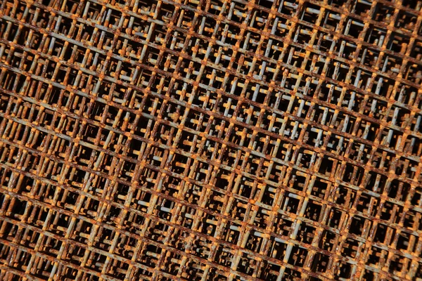 Rejilla de malla metálica oxidada —  Fotos de Stock