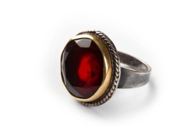 beyaz zemin üzerine taşlı Gümüş Yüzükler