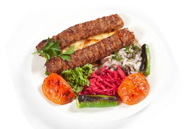 Geleneksel Türk Adana Kebap ve Salatası