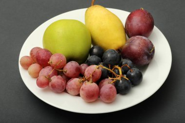 Taze meyve üzümü, erik, elma, armut.