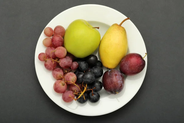 Fresh Fruits Grape Plum Apple Pear Plate — Stock Photo, Image