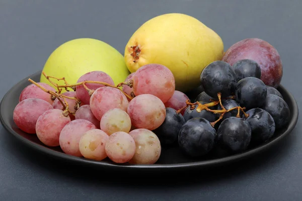 Fresh Fruits Grape Plum Apple Pear Plate — Stock Photo, Image
