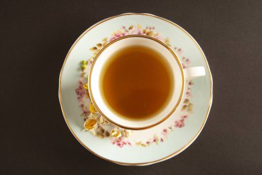 Kurutulmuş papatya ve papatya çayı.
