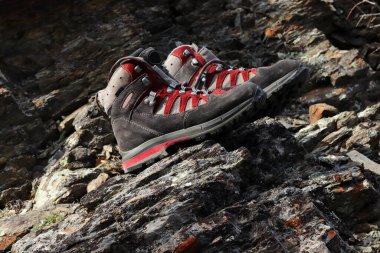 Kaliteli kadın dağ botları. Kaya tırmanışı.