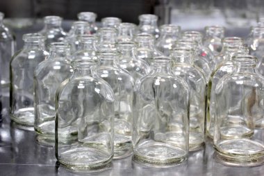  Farmasötik üretim hattının yakın plan çekimleri