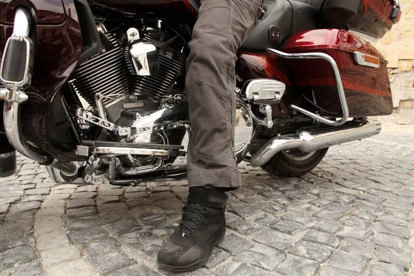 Homem Descansando Sua Moto — Fotografia de Stock