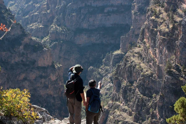 Canyon View Two Travelers — Stock Photo, Image
