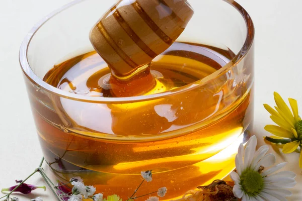 Honing Een Glazen Schaal — Stockfoto