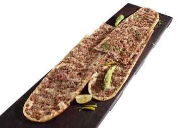 Türk geleneksel kıymalı et pidesi. Türk pizzası, Etliekmek.