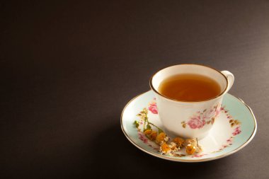 Kurutulmuş papatya ve papatya çayı.