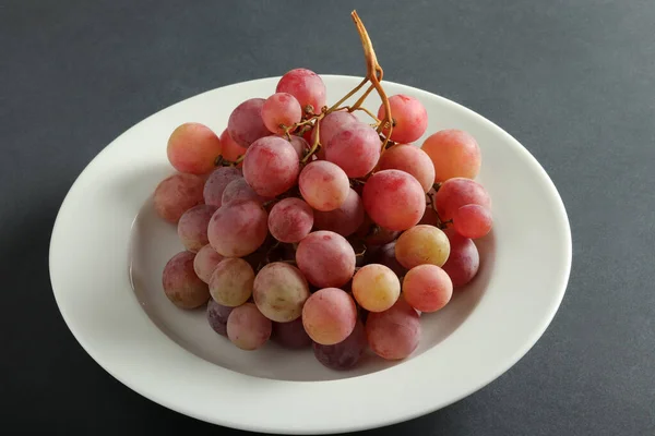 Uvas Frescas Plato — Foto de Stock