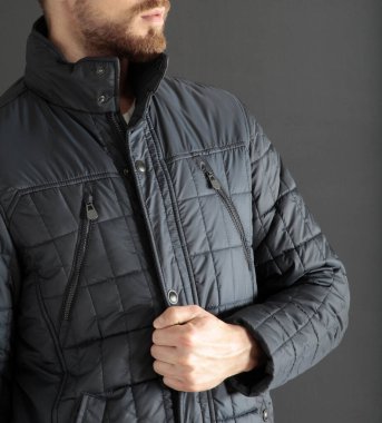 Lacivert ceketli. Erkek kıyafetleri..