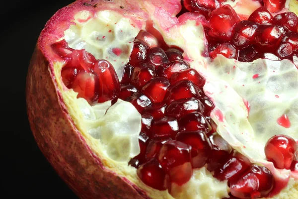  Nar ve tohumlar kapanıyor.