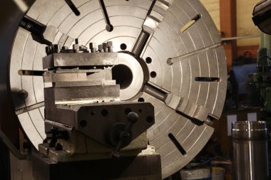 büyük torna makinesi, metal atölyesi