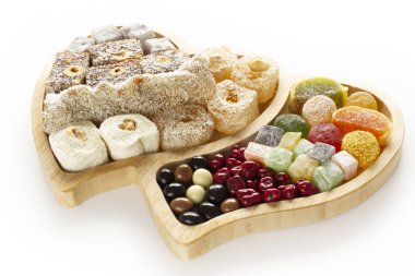 Geleneksel Türk lokumu fındık, fıstık ve sade.