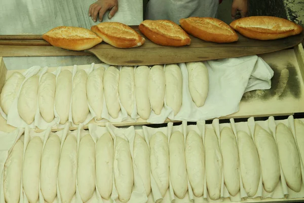Νωπά Ψωμιά Στο Φούρνο — Φωτογραφία Αρχείου