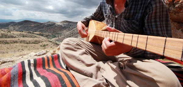 Baglama Ringing Beautiful Nature Turkish Rug — Stok fotoğraf