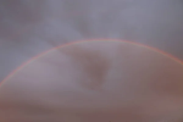 Regnbåge Den Dramatiska Himlen — Stockfoto