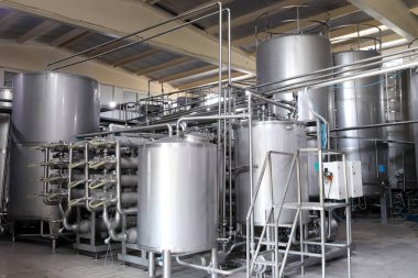 Modern mandıra fabrikası, çelik tank
