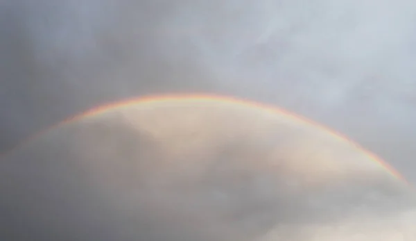 Regenbogen Dramatischen Himmel — Stockfoto
