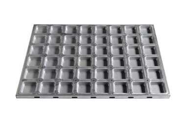 Beyaz arka planda kek kalıbı. Meslekler: Pastane.