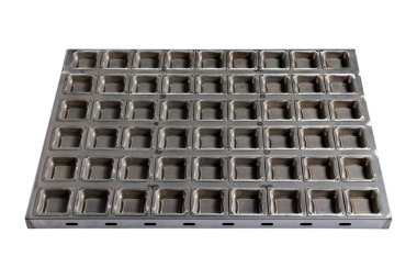 Beyaz arka planda kek kalıbı. Meslekler: Pastane.