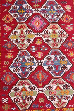 Yün örülmüş antika Türk halısı