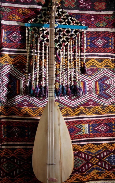 Traditional Turkish Rug Turkish Musical Instrument Baglama Amulet — Stock Photo, Image