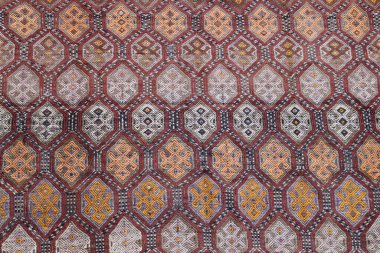 Yün örülmüş antika Türk halısı