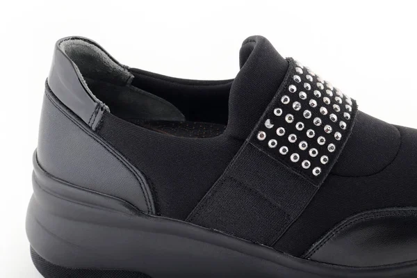 Deri ve rahat kadın ayakkabıları..