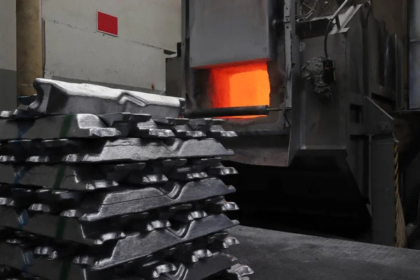 Aluminum Casting Furnace Aluminum Ingots — Stock Photo, Image