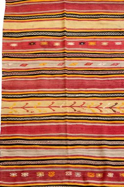 Yün örülmüş antika Türk halısı