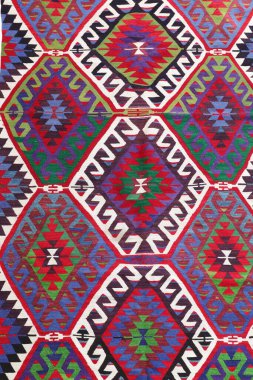 Yün örülmüş antika Türk halısı