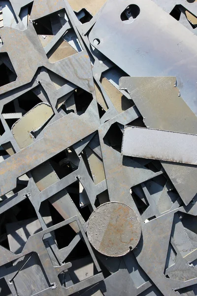 Hurda metal. Lazer kesiminden sonra metal kalıntıları 