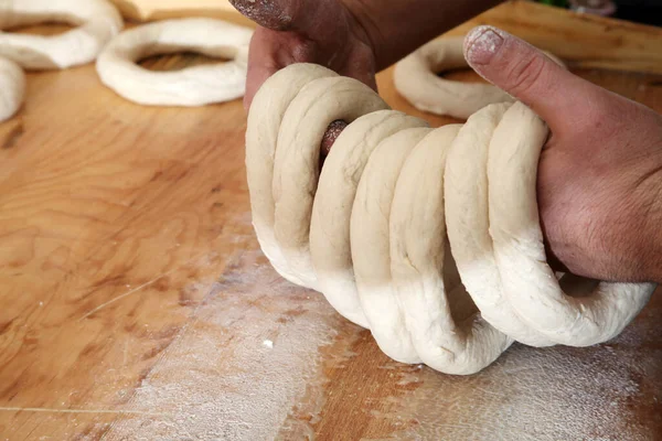 Making Turkish Sesame Bagels Simit —  Fotos de Stock