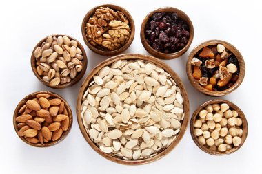 Karışık fındık ve kurutulmuş meyve.