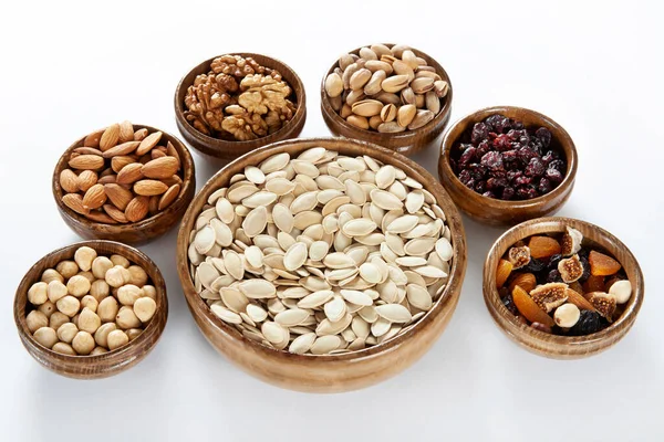 Karışık fındık ve kurutulmuş meyve.