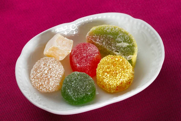 Nahaufnahme Von Bunten Zuckerhaltigen Bonbons Auf Einer Schüssel — Stockfoto