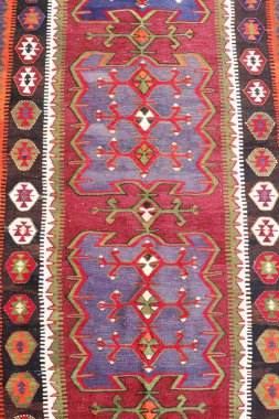 Yün örülmüş antika Türk halısı