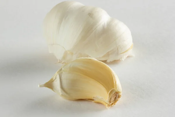 Teentje Knoflook Een Witte Achtergrond — Stockfoto