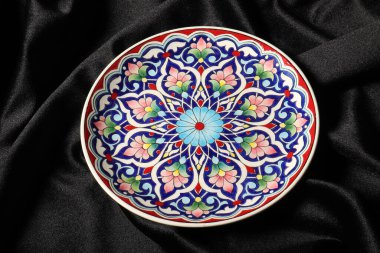 El yapımı, otantik hediye porselen tabağı.