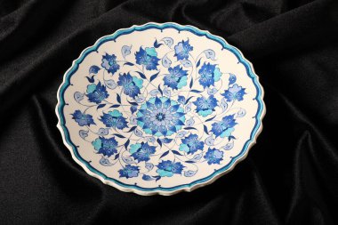 El yapımı, otantik hediye porselen tabağı.