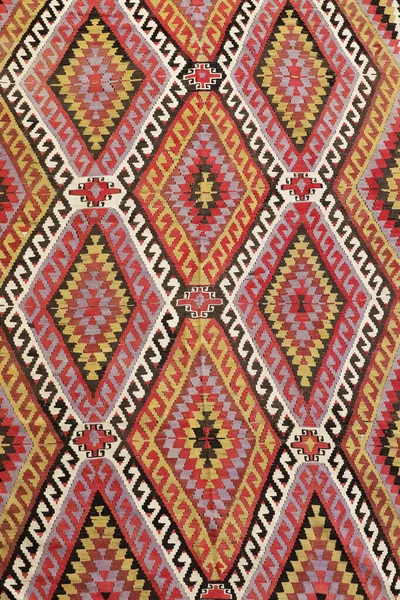 Yün örülmüş antika Türk halısı